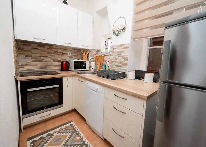 Elez Lägenhet Kaštela